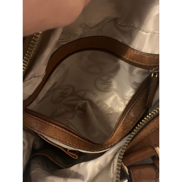 Michael Kors Classic Leather Shoulder Bag Brown with Gold Buckle & Logo - Picture 10 of 12